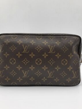 LOUIS VUITTON Monogram Trousse Toilette 28 Cosmetic Pouch, Authentic w/COA.